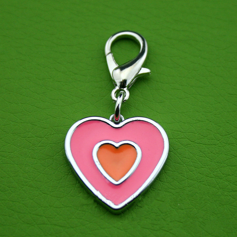 Τα αναγνωριστικά αναγνωριστικά σκυλιών γάτας είναι χαραγμένα από τον κατασκευαστή