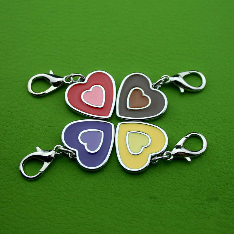 Τα αναγνωριστικά αναγνωριστικά σκυλιών γάτας είναι χαραγμένα από τον κατασκευαστή