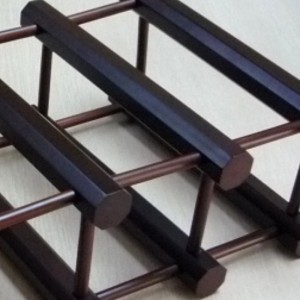 10 μπουκάλι κρασί στο μαόνι