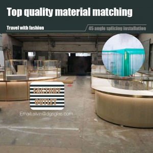 Προσαρμόστε το σετ κοσμημάτων σε πολυτελή καμπίνα εμφάνισης και βιτρίνα για κοσμηματοπωλείο