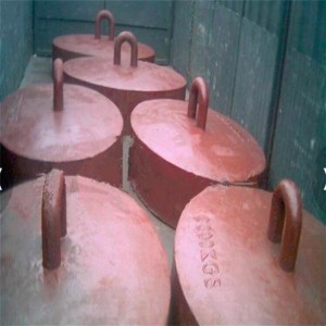 Μία μπάλα χτύπησε μαύρο ζωγραφισμένο