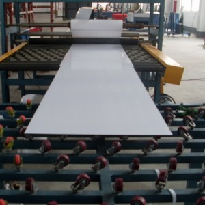 ΧΡΩΜΑΤΙΣΜΕΝΟ ΓΥΑΛΙ