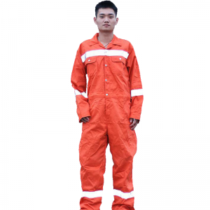 Εξατομίκευση ειδών ένδυσης σε διάφορους σημαντικούς παράγοντες που επηρεάζουν την τιμή