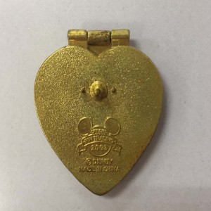 P037 καρφίτσα καρδιάς