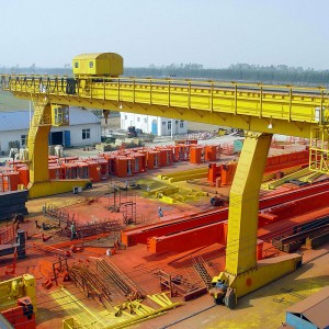 Σκάλες με σχήμα L με μονή δοκό γερανού γερανού με βαρούλκο