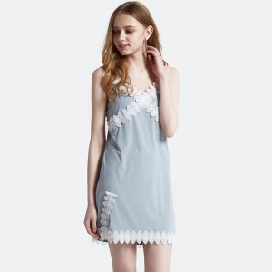 Γυναικεία σατέν φόρεμα με δαντέλα