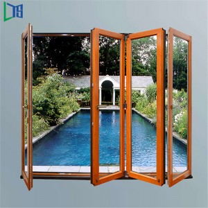 Πόρτες πτυσσόμενες από αλουμίνιο με διπλά τζάμια και χειροκίνητα κουφώματα με ξύλινα σιτηρά μεταφοράς θερμότητας