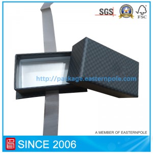 Μαύρο κουτί συσκευασίας πολυτελείας με βάση και κορδέλα