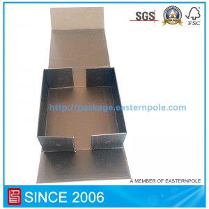 Μαύρο πολυτελές χαρτοκιβώτιο με μαγνητική σφραγίδα πολυτελείας