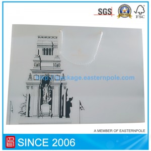 Χάρτινη τσάντα λευκού κραφτ για ρούχα