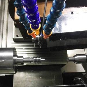 Περιστρεφόμενη άλεση εργασίας CNC τόρνου για την εσωτερική περιστροφική περιστροφική περιστροφή του σκουλήκι