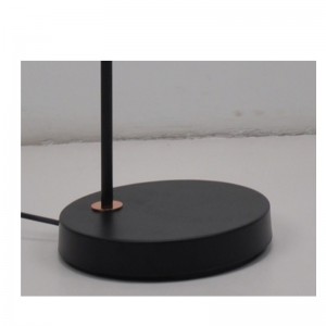 Φωτιστικό δαπέδου με μεταλλική απόχρωση και ρύθμιση της λειτουργίας σκίασης