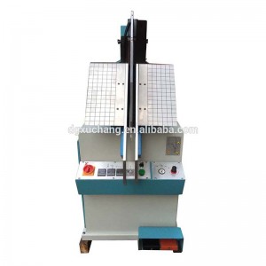 το πάνω μέρος του πορτμπαγκάζ που διαμορφώνει τα μηχανήματα κατασκευής παπουτσιών με πτύχωση