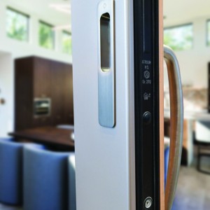 Ανυψωτική & διαφανής πόρτα