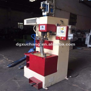 Brustia κυρία γυναίκα υψηλό τακούνι παπούτσι καρφώματος κάνοντας μηχανή Ινδία