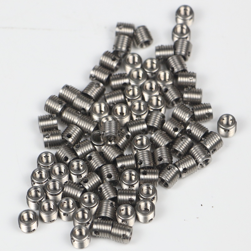 307 000 060.500 307 M6 * 1 * 10 * 1.25 * 8L αυτοκόλλητα ένθετα νήματος με 3 οπές χωρίς φτερά 500K αποθέματος