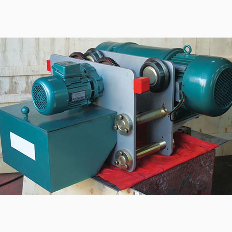 Εργοστάσιο με ηλεκτρικά ανυψωμένα συρματόσχοινα κάτω από το κεφάλι