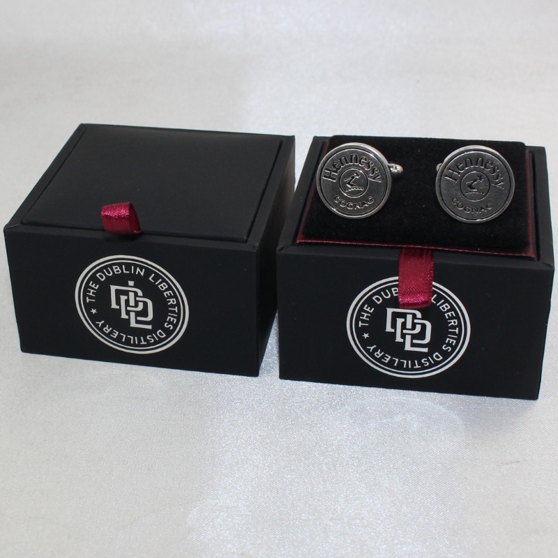 Αντικείμενο V-20S τετράγωνο δερμάτινο κουτί PU για ζευγάρια μανικετόκουμπα κ.λπ. mm. 65 * 65 * 38, βάρη περίπου 62g