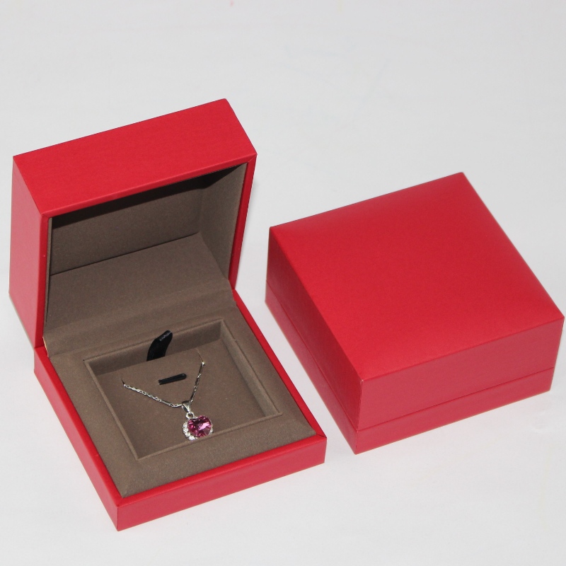 Εξαιρετική συσκευασία κοσμημάτων προσαρμοσμένη υψηλής ποιότητας κόκκινο κόσμημα μενταγιόν κουτί, το μέγεθος είναι 90*90*45mm