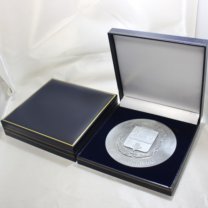 Είδος V-23 τετραγωνικό δερμάτινο κουτί PU για κέρματα ανταρσίας 120mm, μετάλλια και σήματα κ.λπ. mm.160*160*38, βάρη περίπου 280g