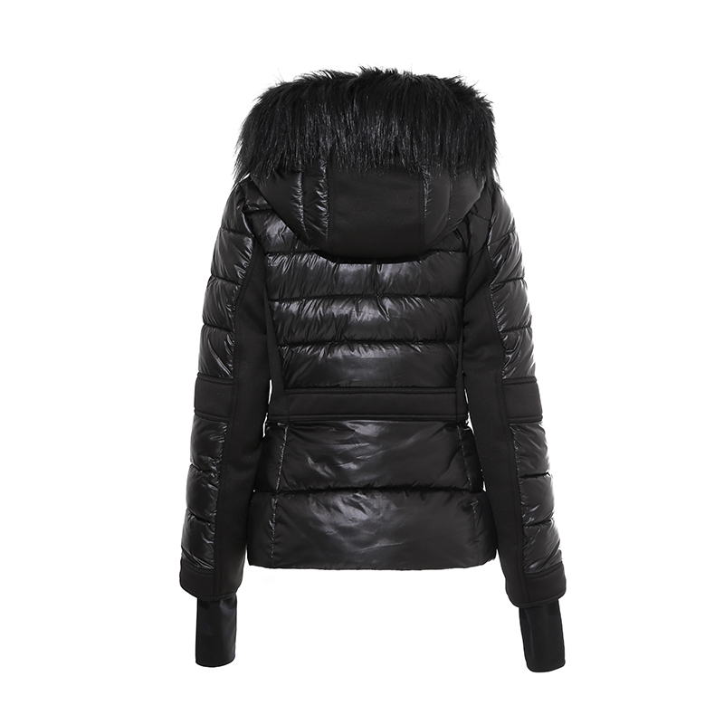 Κυριες του ζεστου παλτου με την αφαιρεθη καπα