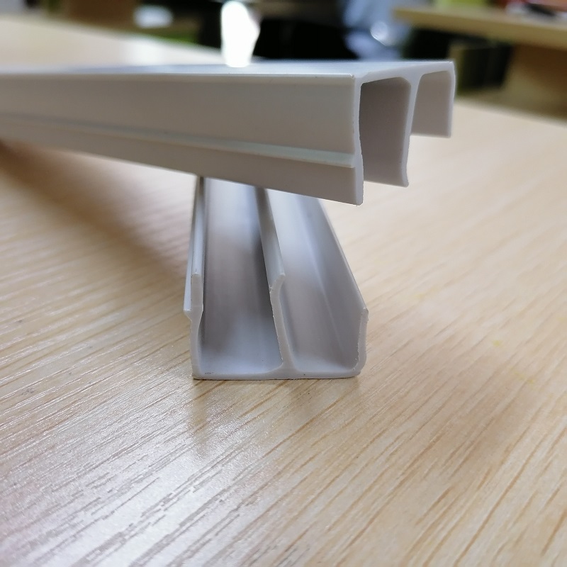 Κατασκευαστής καναλιών PVC με σχήμα PVC επένδυση καναλιού PVC