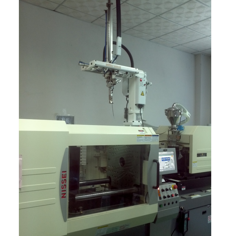 Οι κατασκευαστές κατευθύνουν τον βιομηχανικό χειριστή ρομπότ χύτευσης με έγχυση ρομπότ με ακτινικό βραχίονα