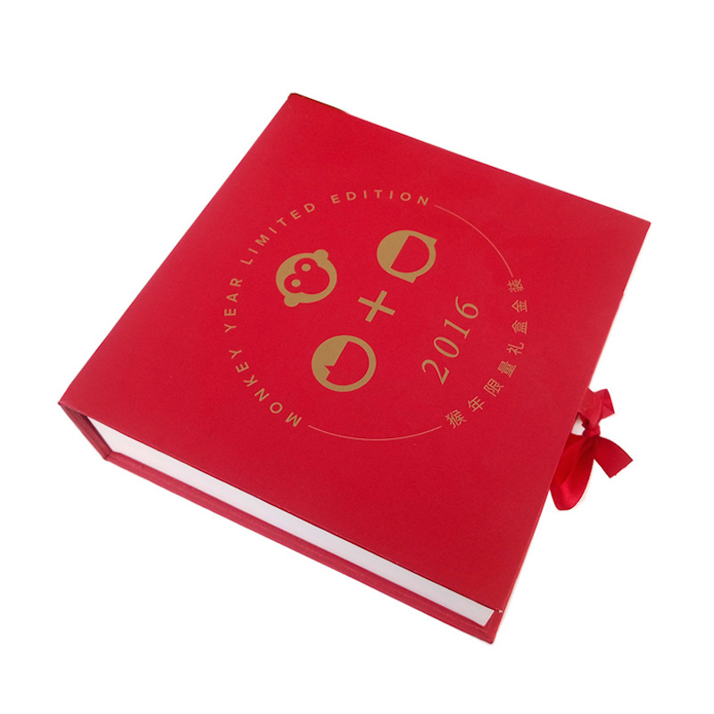 Κόκκινο κουτί δώρου για κόρη, ένα ανθεκτικό κουτί δώρου για φίλο