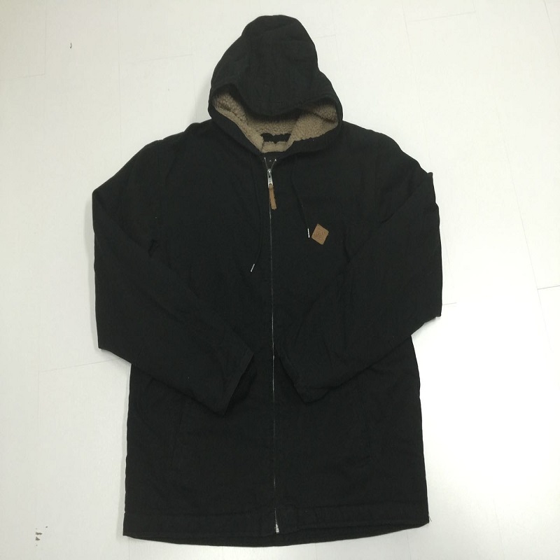 άνδρες που παραγεμίζουν κιόσκι