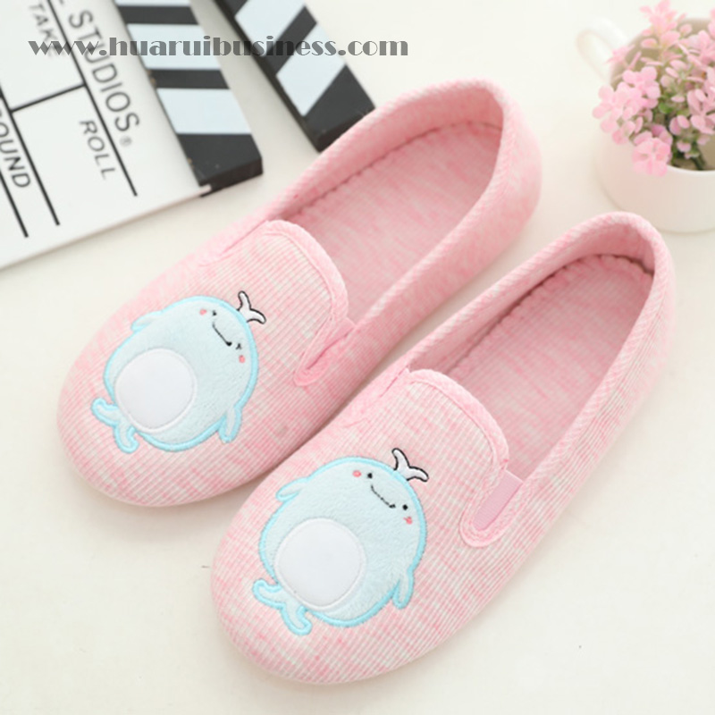 παντόφλα, εσωτερική παντόφλα, παντοφλε, ποντουπέ, με μικροτσίκ κεντήματα τεράστιων φαλαινών αρκούδων