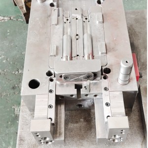 Πλαστική χύτευση με έγχυση ανταλλακτικών αυτοκινήτων χάλυβα υψηλής ταχύτητας συνήθειας μεγέθους