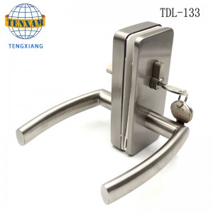 Εμπορική πόρτα από γυαλί