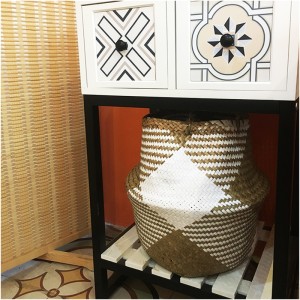 Υφαντά καλάθι με θέα στην κοιλιά