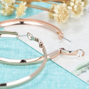 Απλά σκουλαρίκια προσωπικότητας