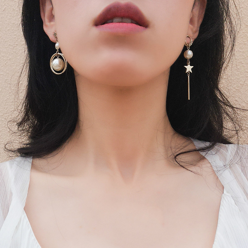 Η κορεατική έκδοση των σκουλαρίκια διάθεσης μόδας