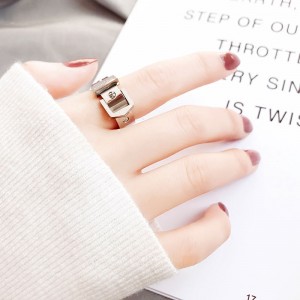 Δροσερό μεταλλικό δαχτυλίδι