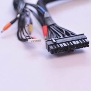 Καλωδίωση καλωδίων της τροφοδοσίας του προσωπικού υπολογιστή