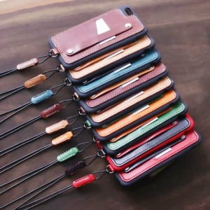 Είναι κατάλληλο για την προστατευτική δερμάτινη θήκη κινητού τηλεφώνου. Είναι φτιαγμένο από δέρμα μοσχαριού. Η δερμάτινη θήκη έχ...