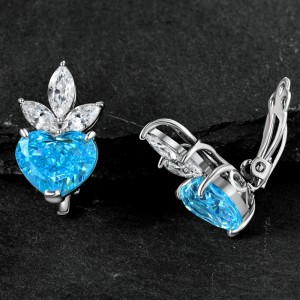 Σκουλαρίκι σε σχήμα καρδιάς σε σχήμα καρδιάς