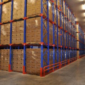 Οδηγήστε σε συστήματα racking