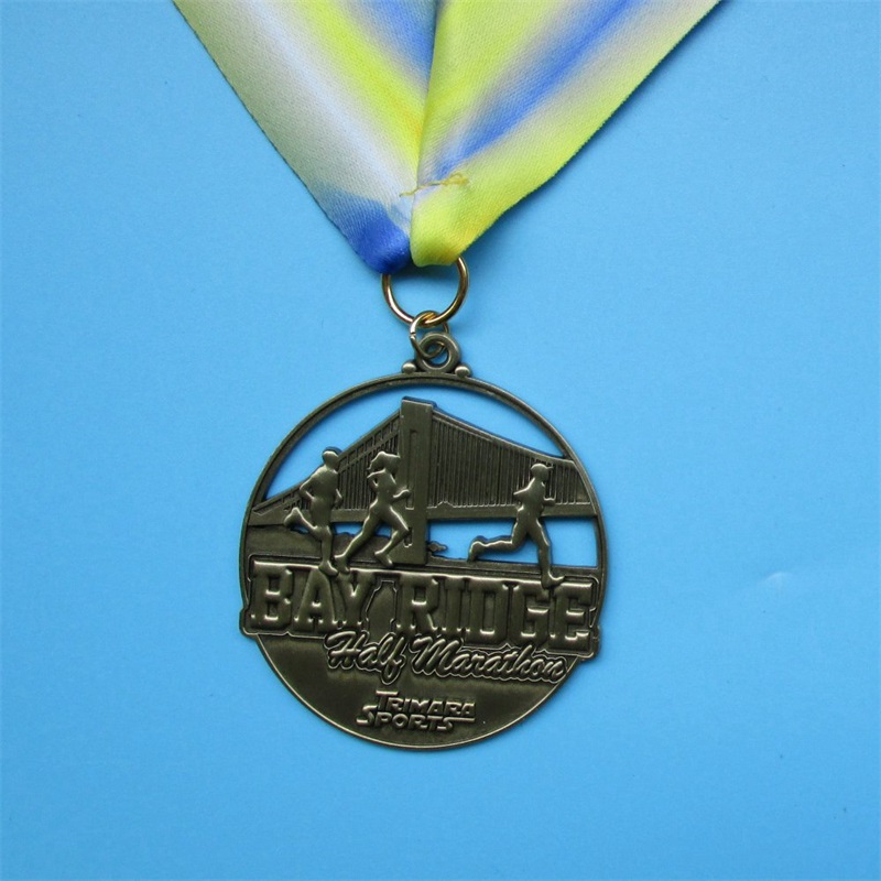Running Man Special Design Medals Hollow Cool Polated Gold New Marathon Awards Medals