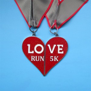 Προσαρμοσμένο μενταγιόν μενταγιόν Μοναδικά μετάλλια μαραθωνίου ρυμούλκησης σε ένα μετάλλιο χιονιού