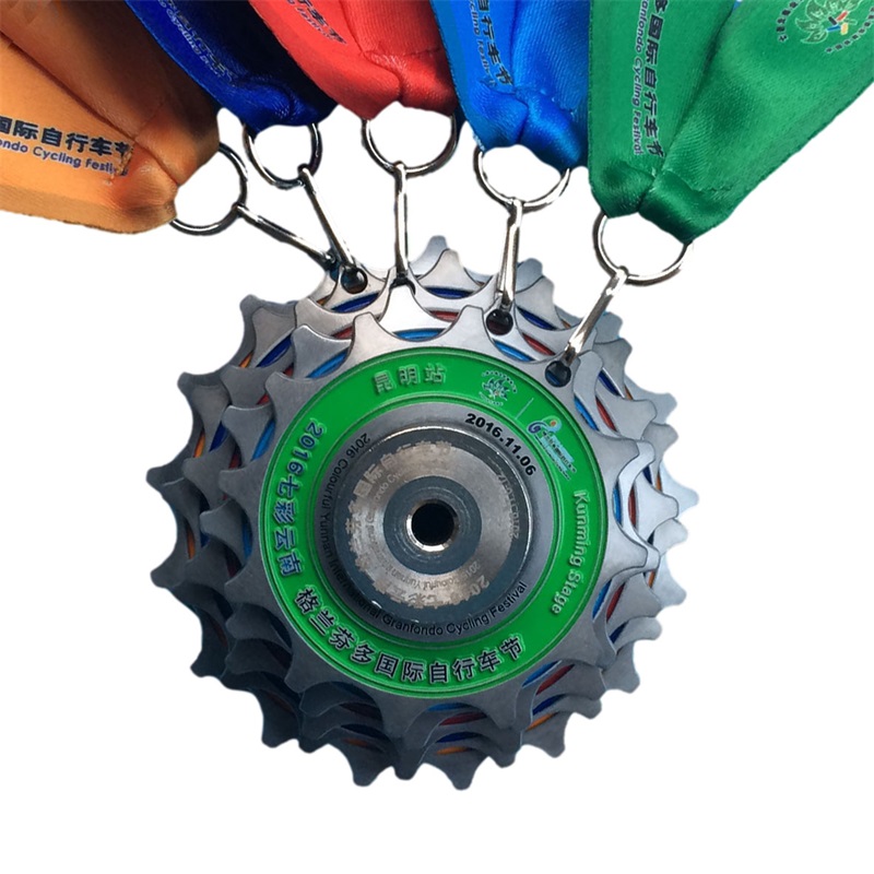 Προσαρμοσμένα τρόπαια και μετάλλια αθλητικά χρυσά στρατιωτικά αθλητικά ποδήλατα μετάλλια Ribbon Metal Football 3D Medal Interlocking Medal