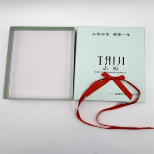 Κουτί δώρου με κορδέλα