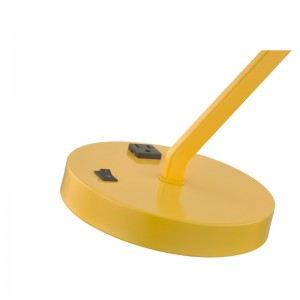 Λάμπα γραφείου με σταθερό μεταλλικό βραχίονα και κεφαλή με ενσωματωμένη πρίζα και διακόπτη/off στη βάση για ξενώνα