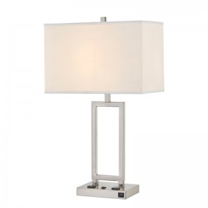 Lamp Gatsby με φινίρισμα νικελίου, δύο καταστήματα, ένα διακόπτη rocker/off και μια θύρα USB