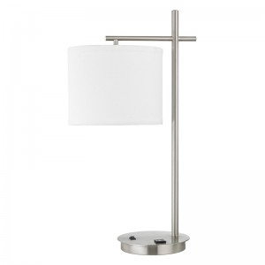 Corbel Desk Lamp με φινίρισμα νικελίου, ένα διακόπτη rocker/off και μια βολική διέξοδο στο δωμάτιο