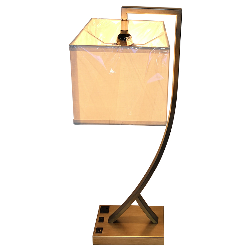 Αντίκες ασημένιο φινίρισμα φινιρίσματος με διακόπτη rocker/off, βολικό πρίζα και θύρα φόρτισης USB στο Owonroom