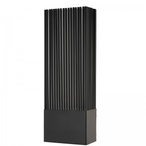 Hampton Inn Hotel Metal Wall Sconce με ματ μαύρο φινίρισμα και ακρυλικό διαχύτη μέσα στο ξενοδοχείο τυπικούς διαδρόμους δαπέδου