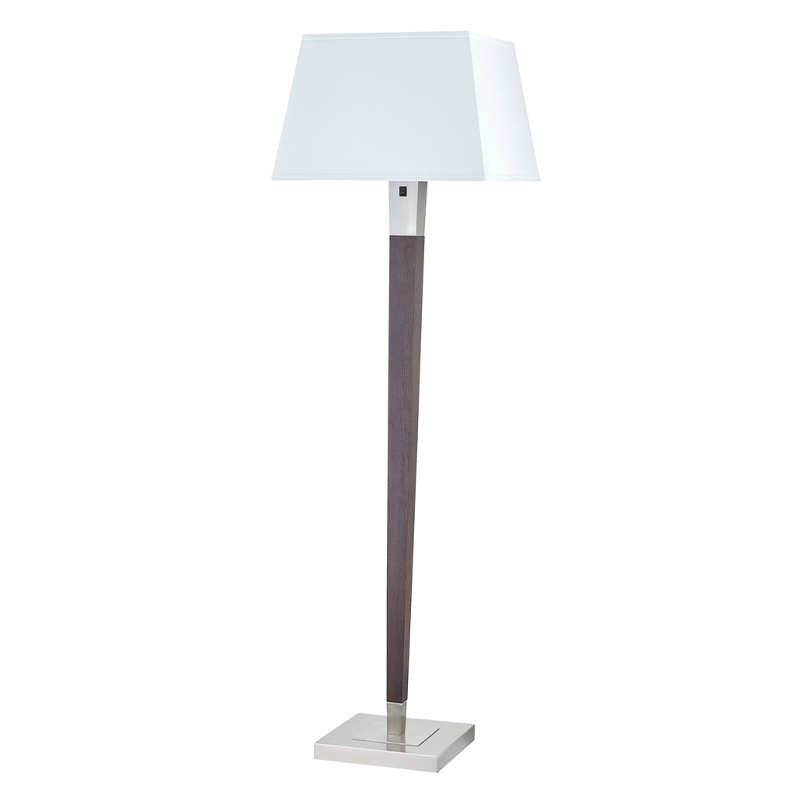 Homewood Suites Hotel Floor Lamp με φινίρισμα νικελίου και ξύλινη έμφαση στον καναπέ δίπλα στο δωμάτιο